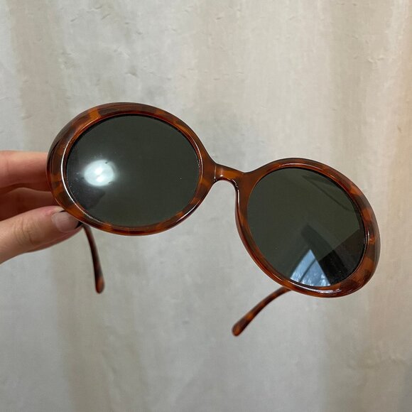 Tortoiseshell Round Sunglasses - Picture 2 of 4